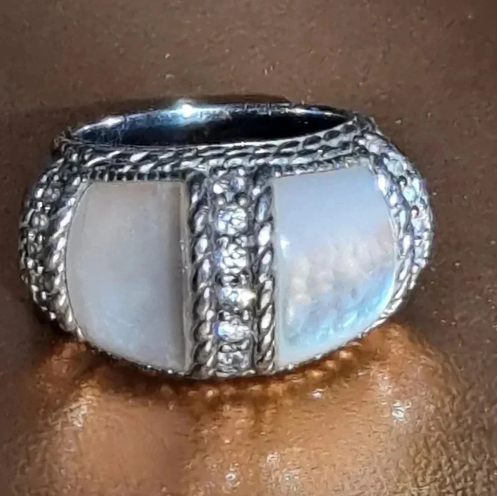 Judith Ripka 925 silver ring with White and Pearlescent Stones EUC